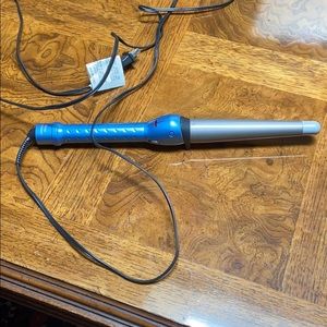 Babyliss curling wand.